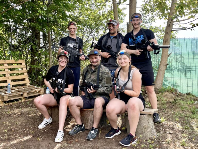 grupa graczy lasertag