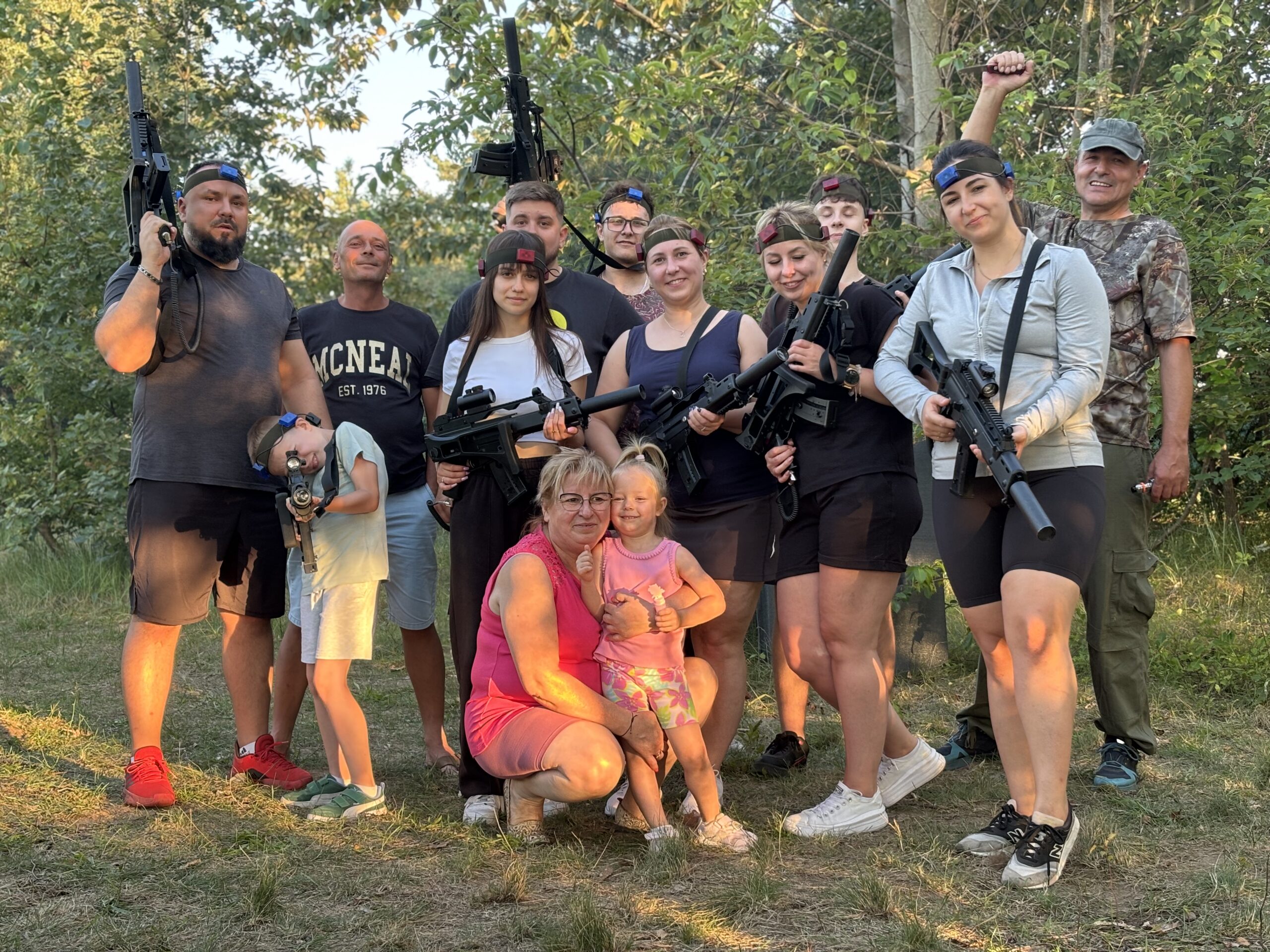 Atrakcje dla znajomych Złotów rodzin uśmiechnięta super zabawa